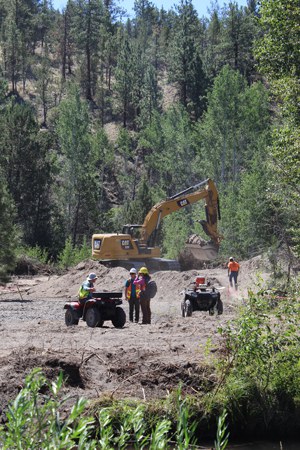 A excavator removes soil as part of the Whychus Creek restoration at Rimrock Ranch. Photo: Land Trust.