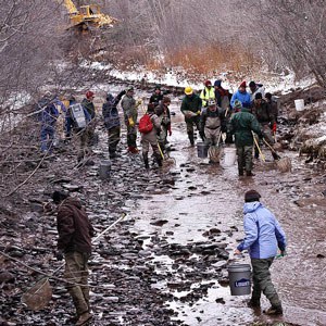 Volunteers and community members help out as Whychus Creek gets redirected to the meadow. Photo: M.A. Willson.