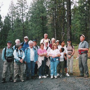 Paul Edgerton (far right) leads a forestry tour at the Metolius Preserve in 2005. Photo: Paul Edgerton.