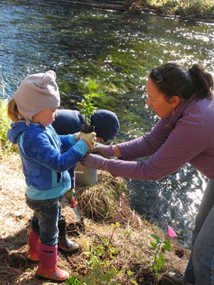 The Mowry family plants along Spring Creek. Photo: Land Trust.