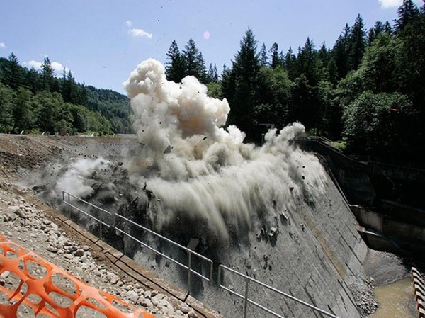 The Marmot Dam removal on the Sandy River. Photo: NOAA.