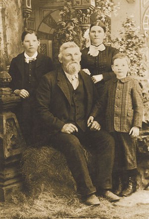 The Hindman Family c. 1870. Photo: Courtesy of Joyce Hindman.