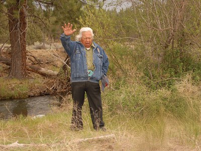 Delvis Heath from the Confederated Tribes of Warm Springs gives a blessing for the first steelhead to be released in Whychus Creek at a 2007 event. Photo: John Hutmacher.